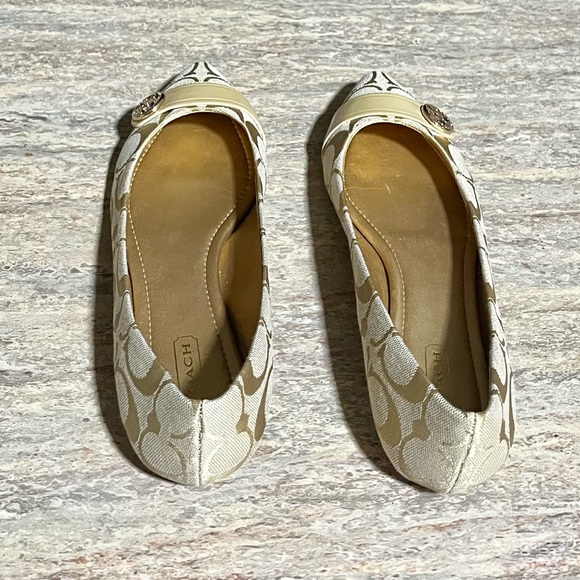 Coach Onida beige and gold monogram C pointy flat shoes - Picture 2 of 16